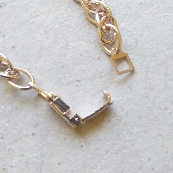 Dark Gray Purple Focal + Gold Chain Bracelet Sleek Chunky & Effortlessly Elegant - Picture 8 of 10